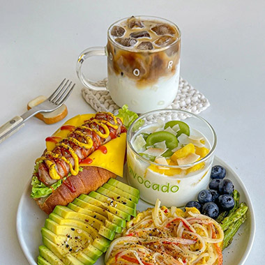 Avocado vegetable salad