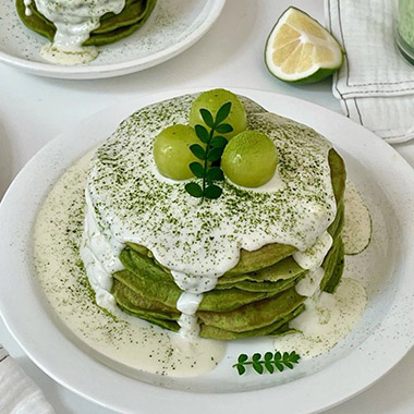 Matcha cake is a popular dessert known for its unique matcha flavor and beautiful appearance. 